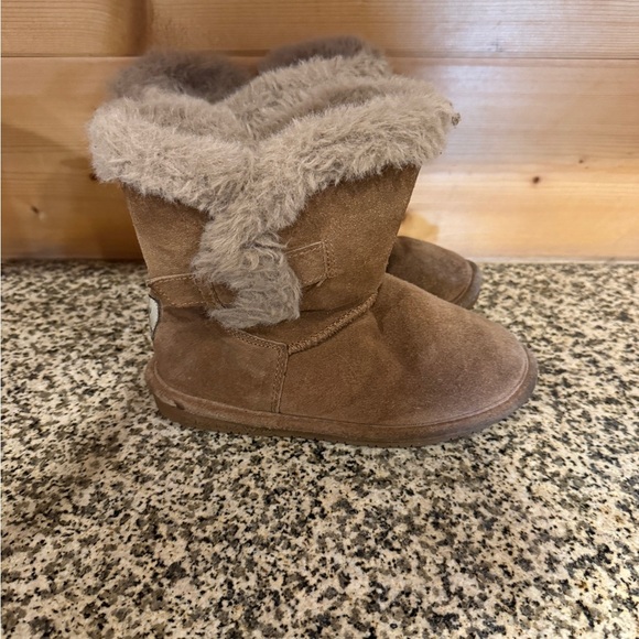 BearPaw Girls Size 2 Cozy Brown Suede Fur-Lined Boots - Picture 6 of 9
